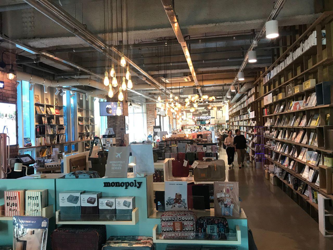 Seoul Attraction: Book Park, Itaewon. An Amazing Photogenic Library.